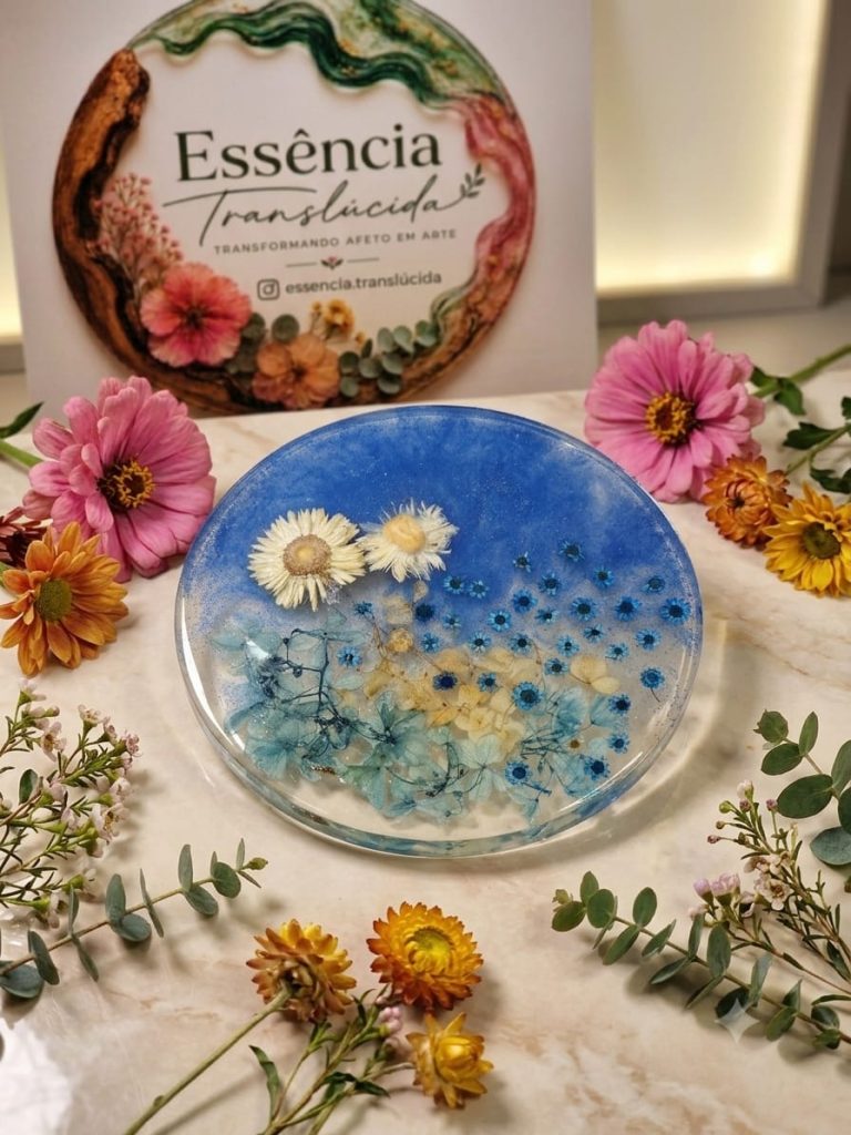 Prato Decorativo em Resina com Flores Naturais: Delicadeza que Transforma Ambientes