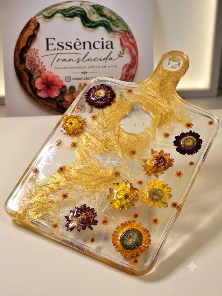 Tábua Decorativa em Resina com Flores Naturais: Arte, Elegância e Exclusividade